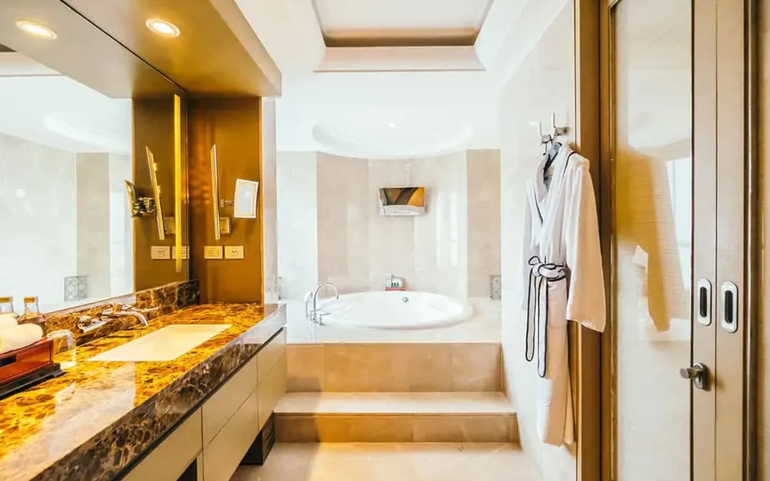 Łazienkowe trendy 2019. Jakie płytki ceramiczne?